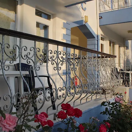 アパートホテル Papaya 3*